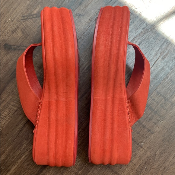❤️NEW❤️ Free People Haven Thong Flatform Leather Platform Sandal, Flame Red - Picture 3 of 6
